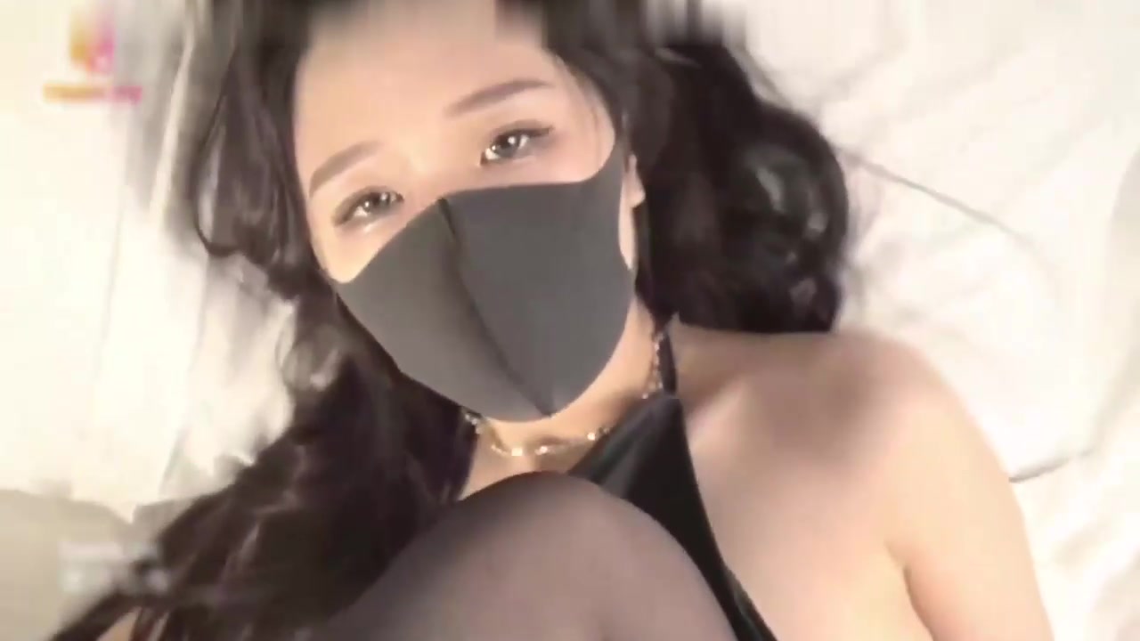强上醉酒妈妈，拿妈妈丝袜打飞机
