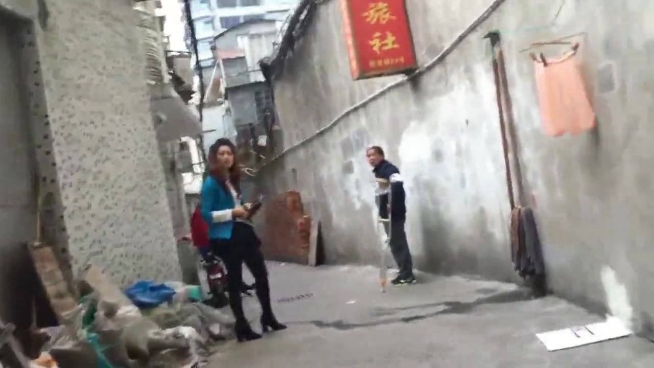 城中村找了个露脸漂亮黑丝小姐 多镜头记录啪啪过程